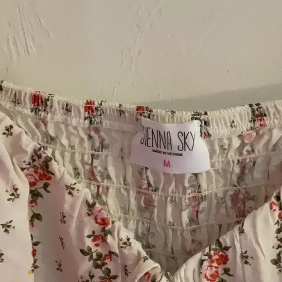 Sienna Sky V-Neck Floral Open Tie Front Tank Top, Size M, Cream, NWT - Picture 4 of 6